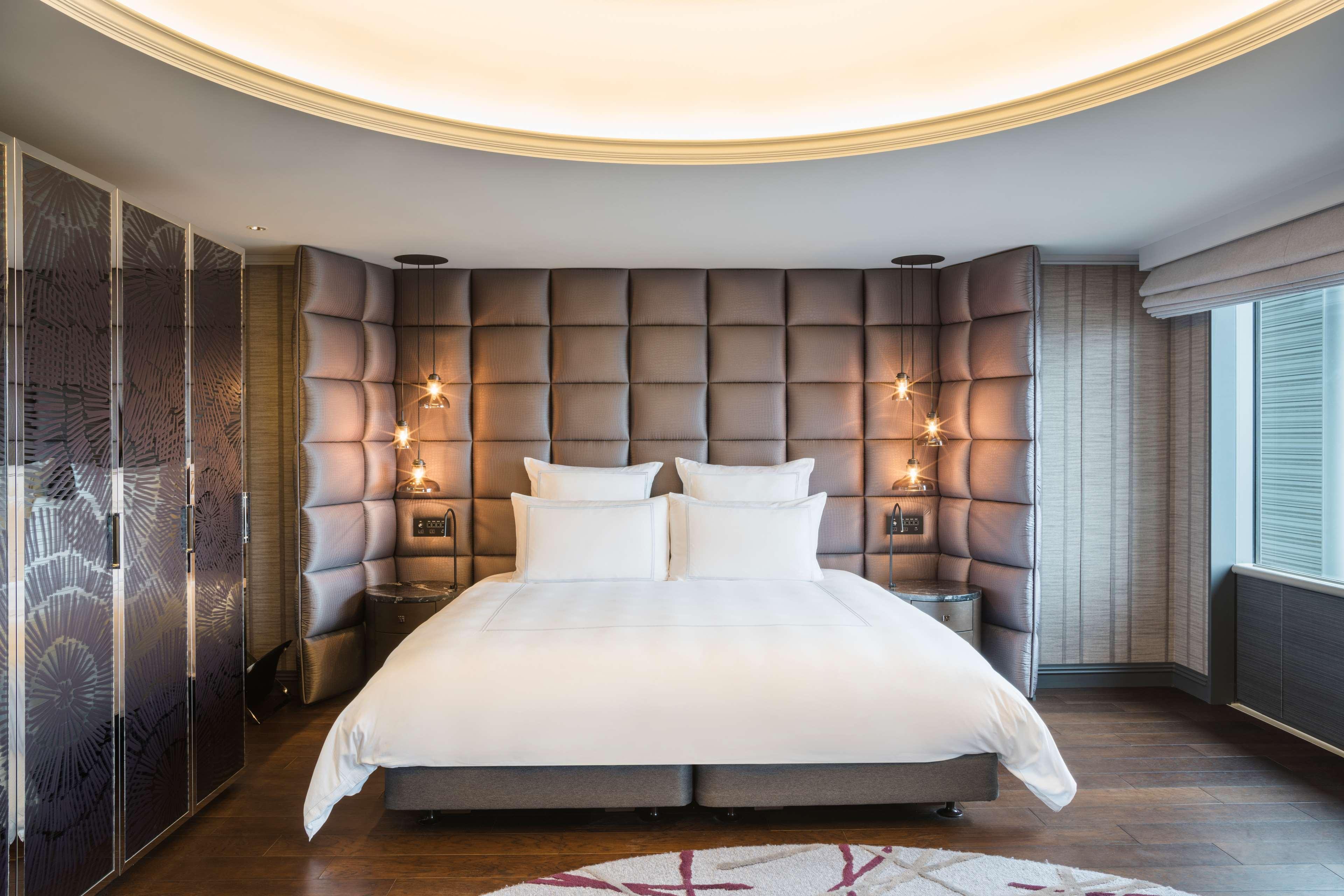 Swissotel Nankai Ōsaka Exterior foto A bedroom at the Mandarin Oriental