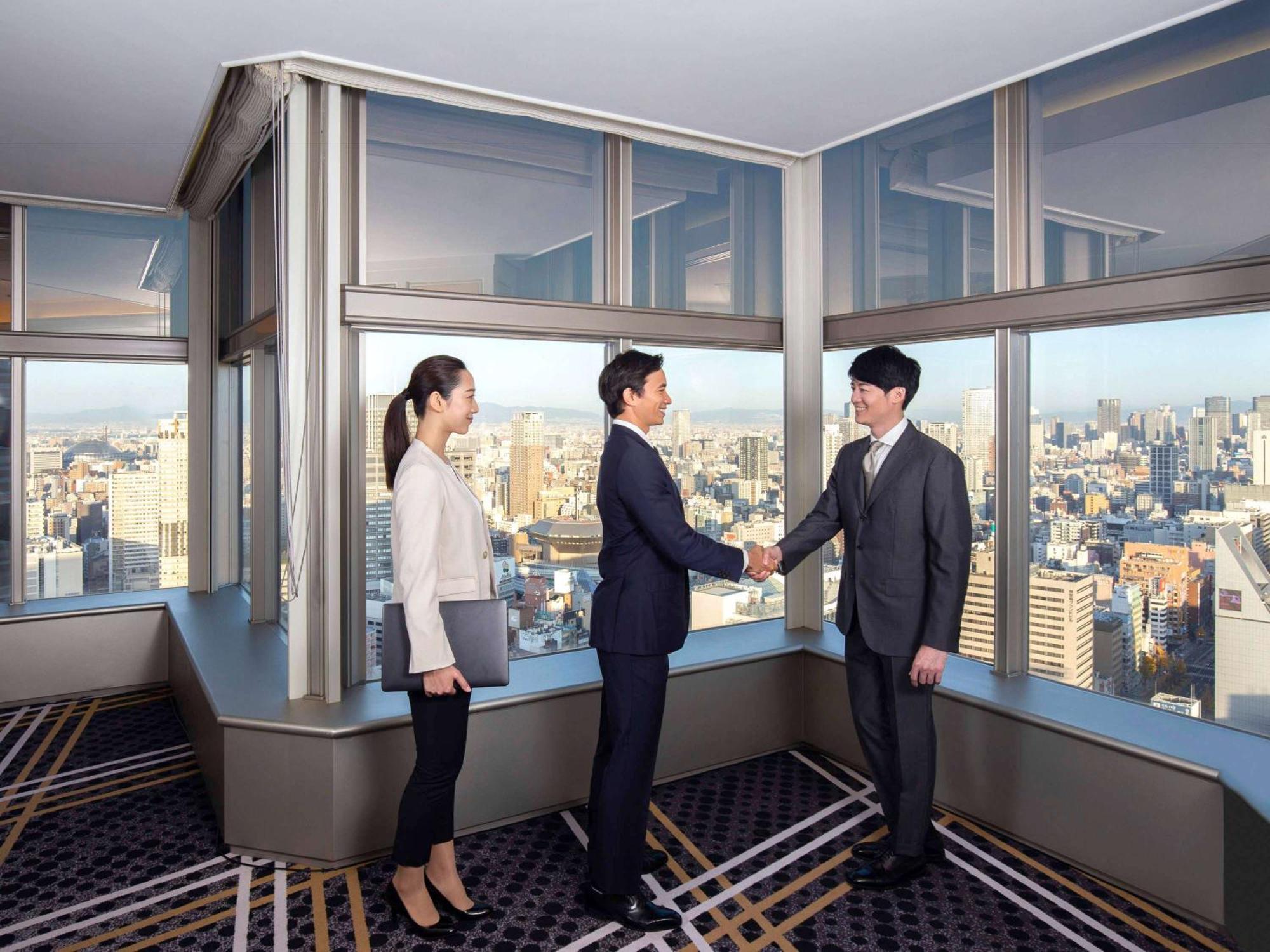 Swissotel Nankai Ōsaka Exterior foto The Club at the Westin Palace, Seoul