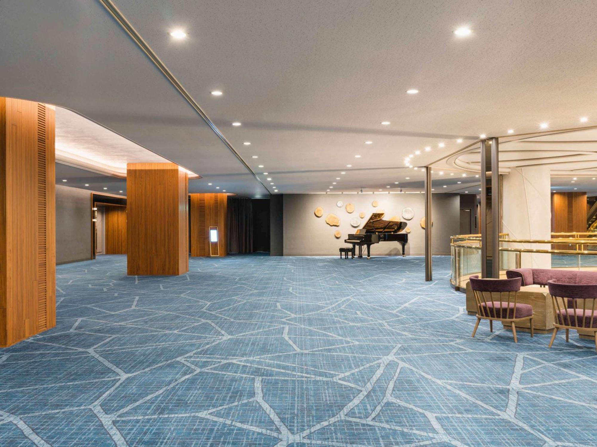 Swissotel Nankai Ōsaka Exterior foto The Blue Hall