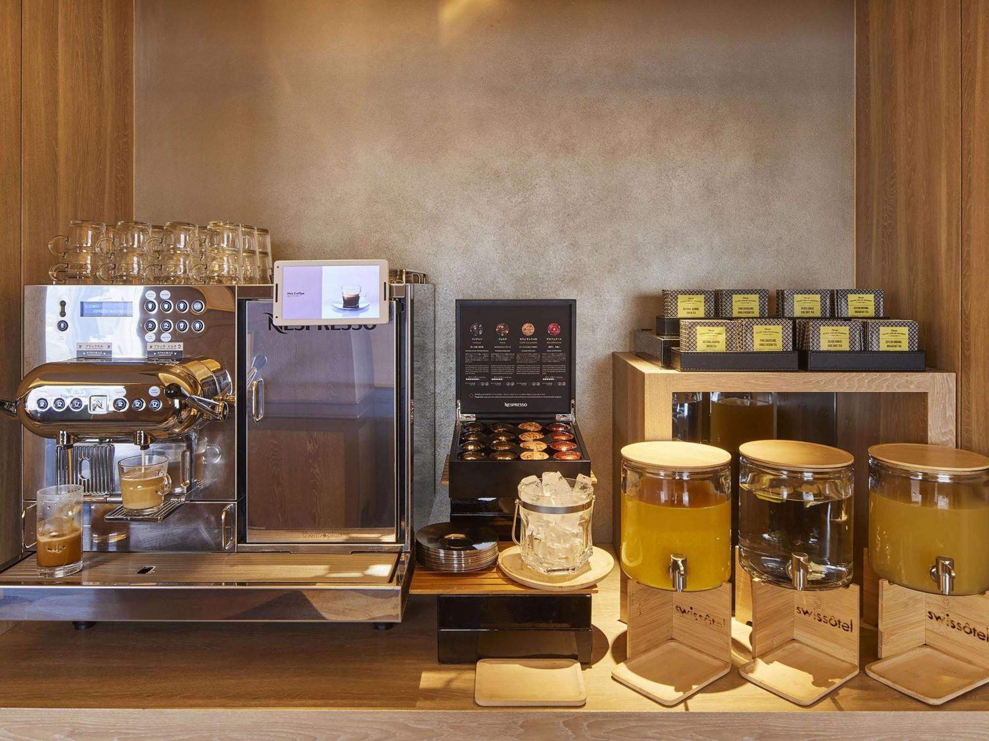 Swissotel Nankai Ōsaka Exterior foto A coffee machine