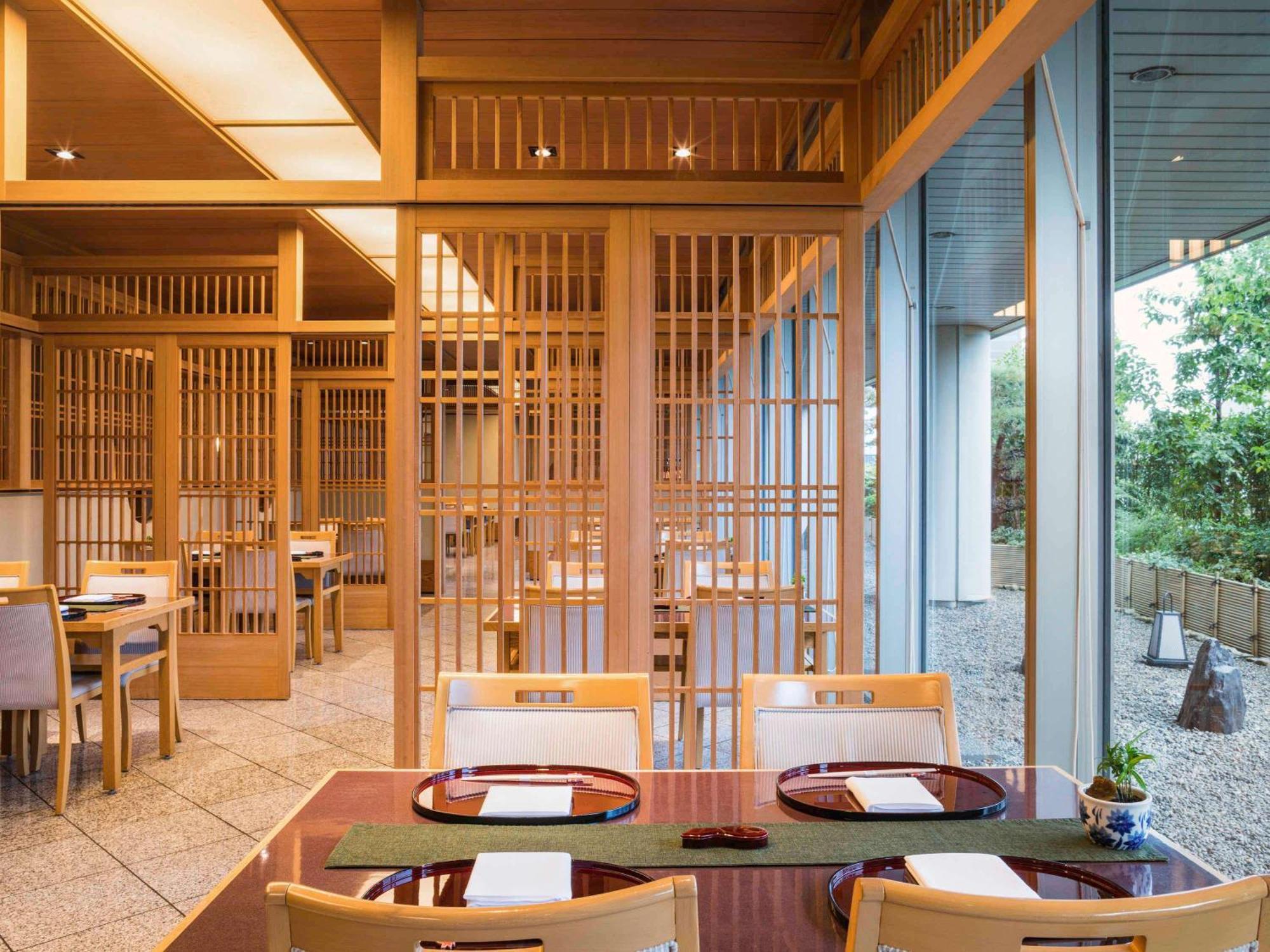 Swissotel Nankai Ōsaka Exterior foto Interior of a restaurant in Kyoto