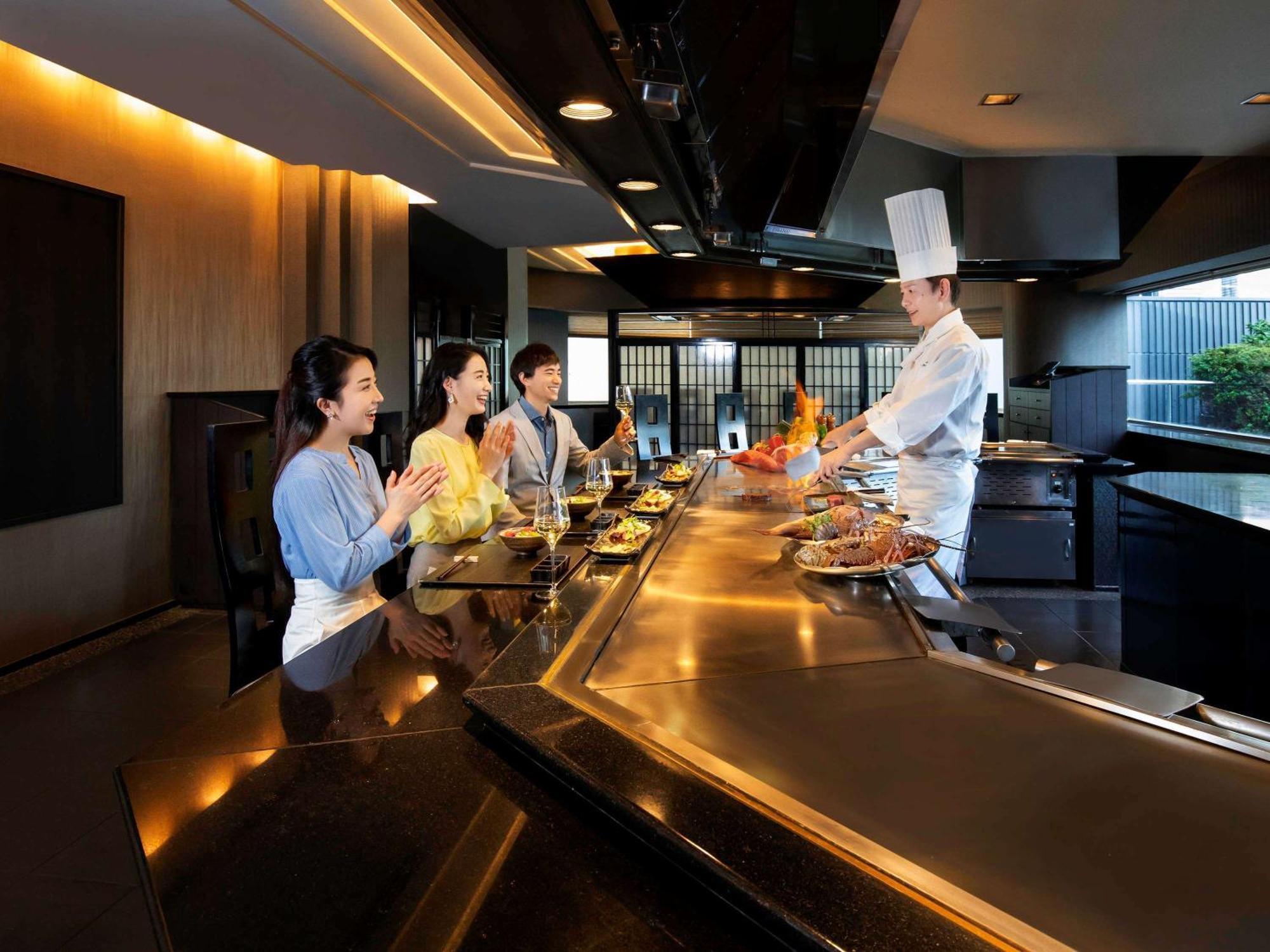 Swissotel Nankai Ōsaka Exterior foto A Japanese restaurant
