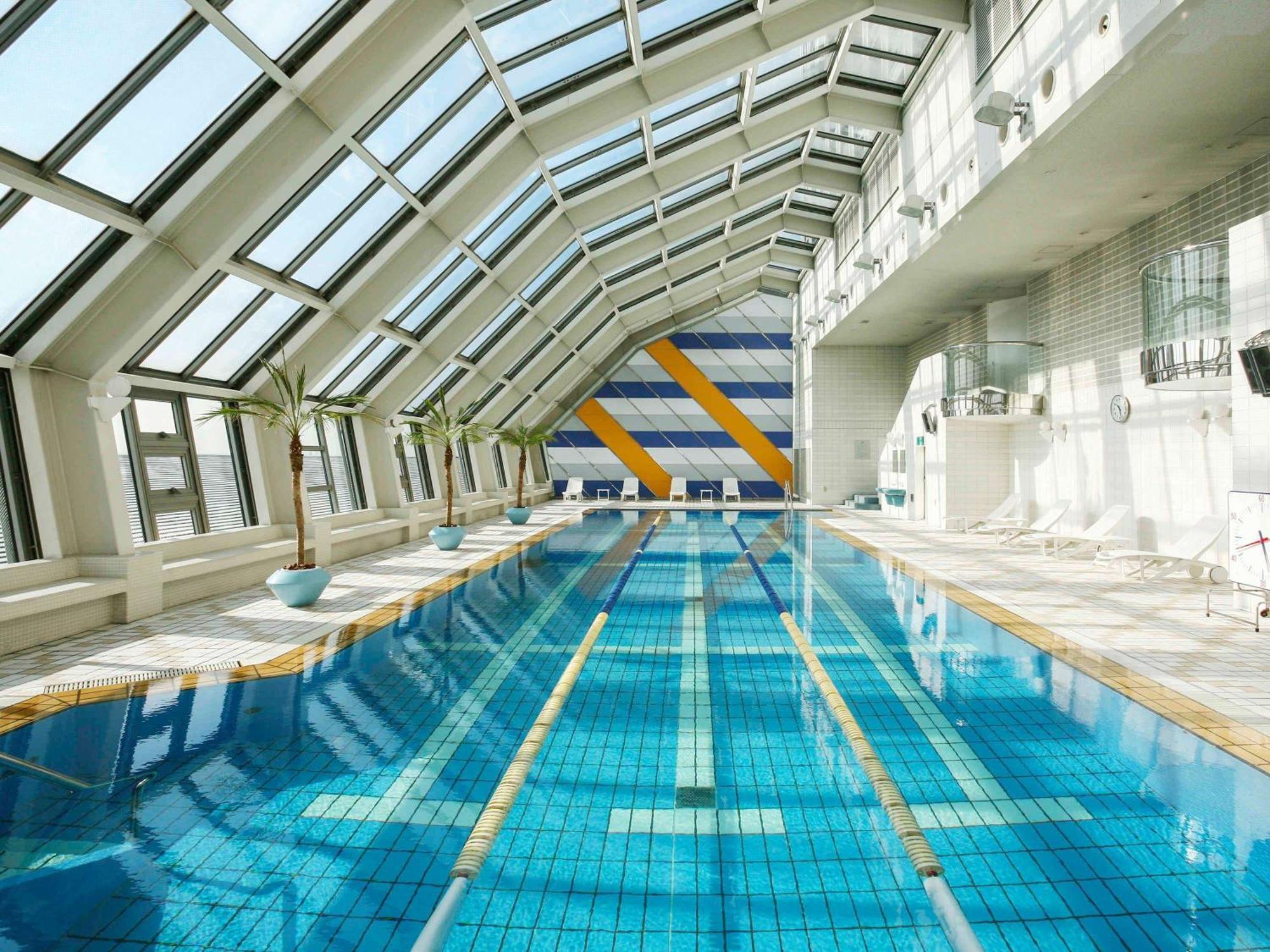 Swissotel Nankai Ōsaka Exterior foto Swimming pool
